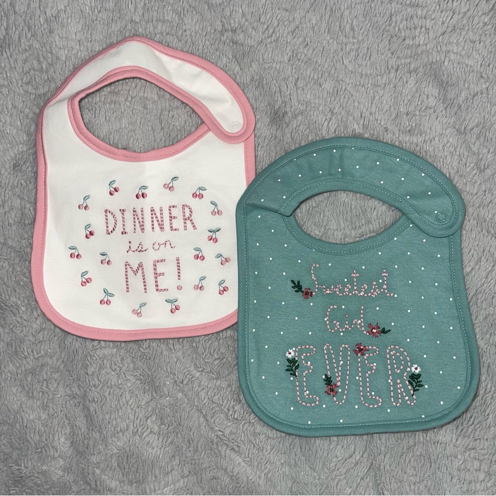‼️FREE‼️NEW‼️Carters Water Resistant Bibs Set Of 2